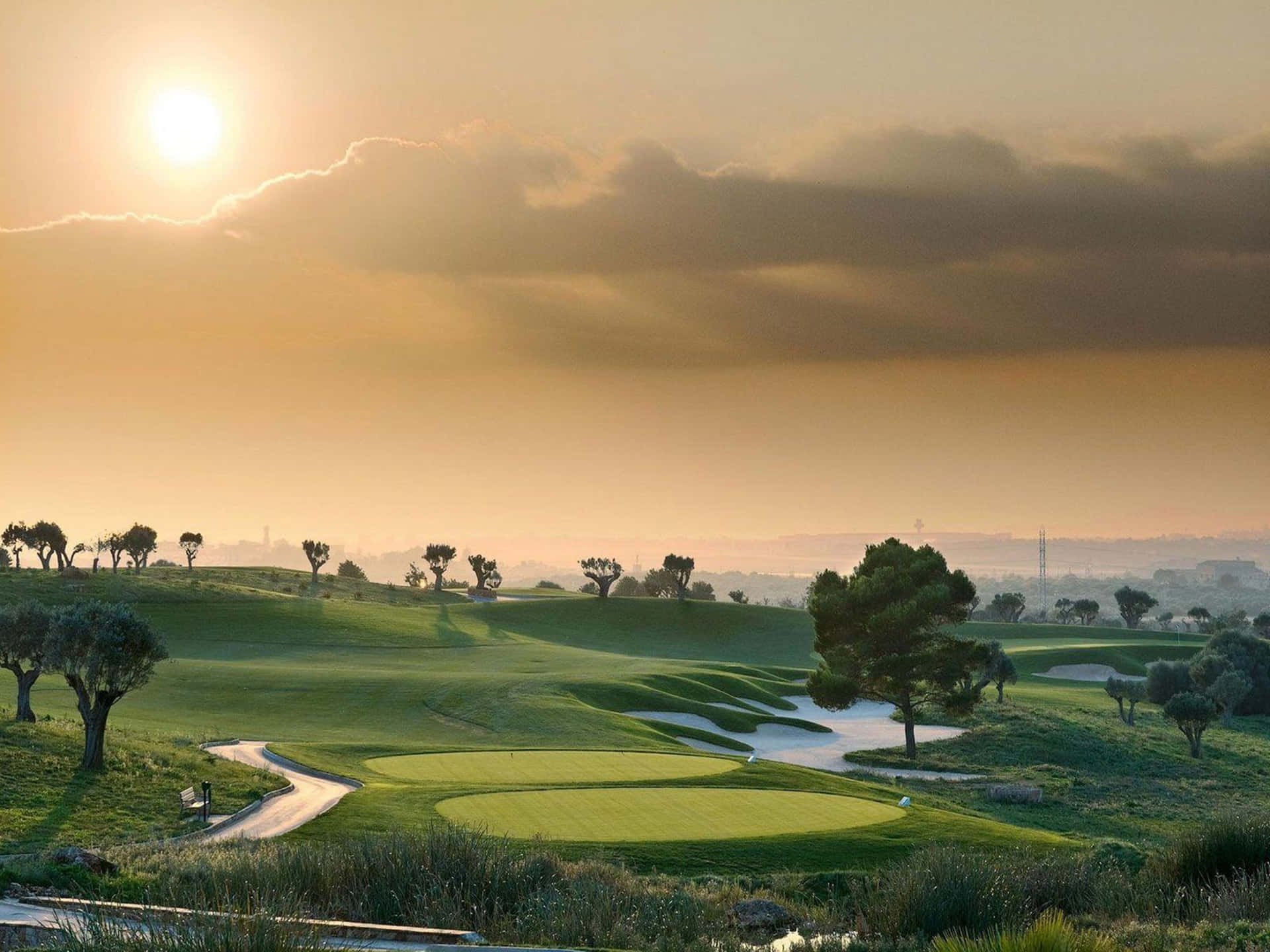 Campo de golf al amanecer